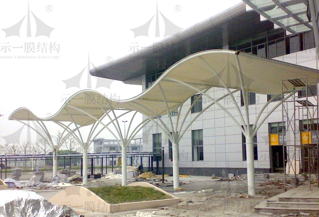 上海示一膜结构停车棚-张拉式拱顶式